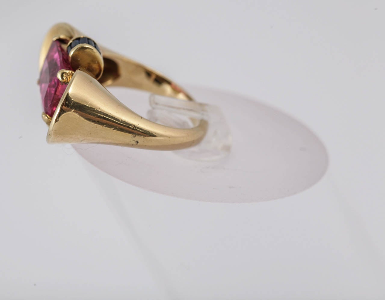 1940s Tourmaline sapphire gold Cocktail Ring In Excellent Condition For Sale In London, GB