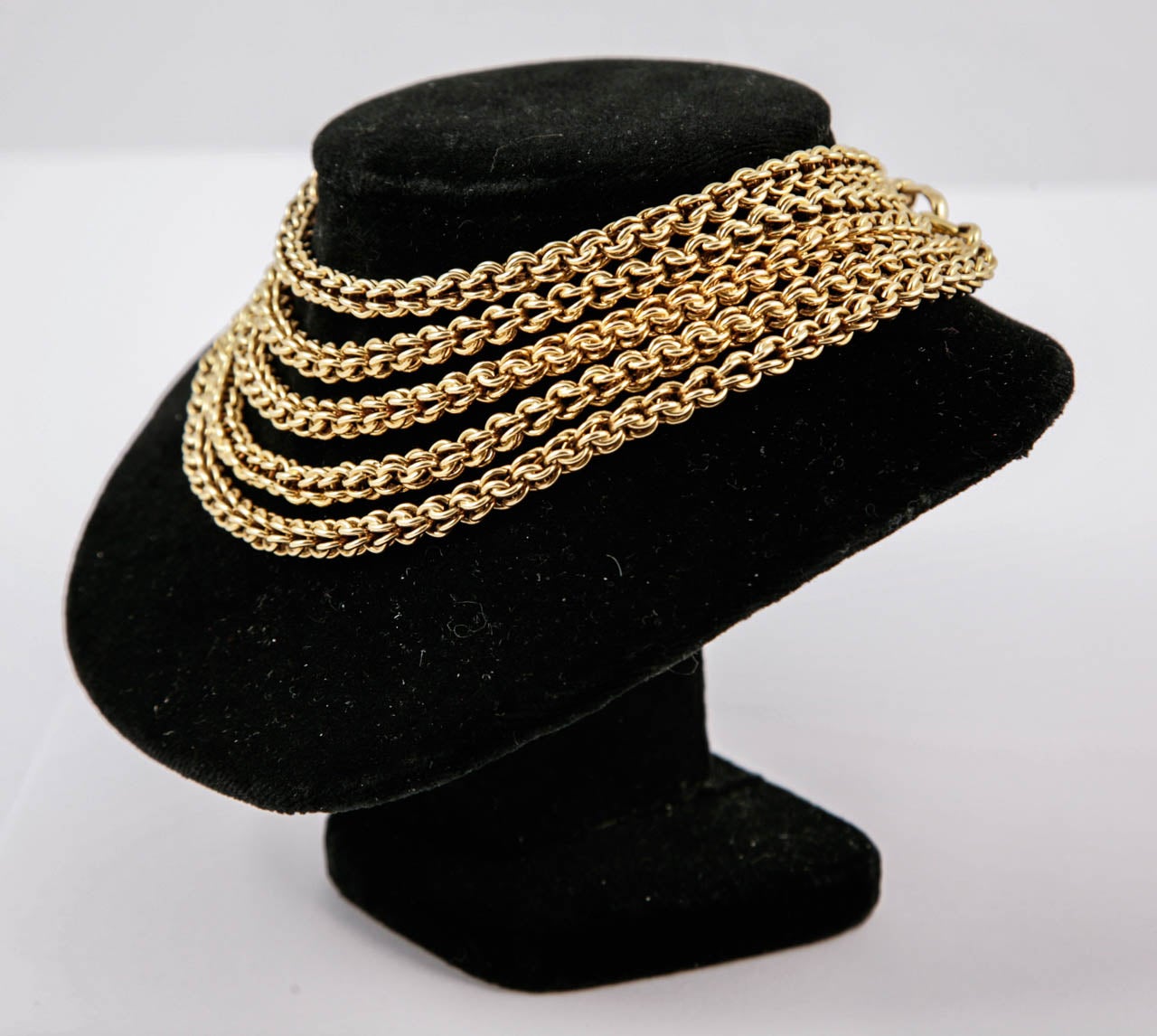 Extra long Muff chain in 18kt Gold.
