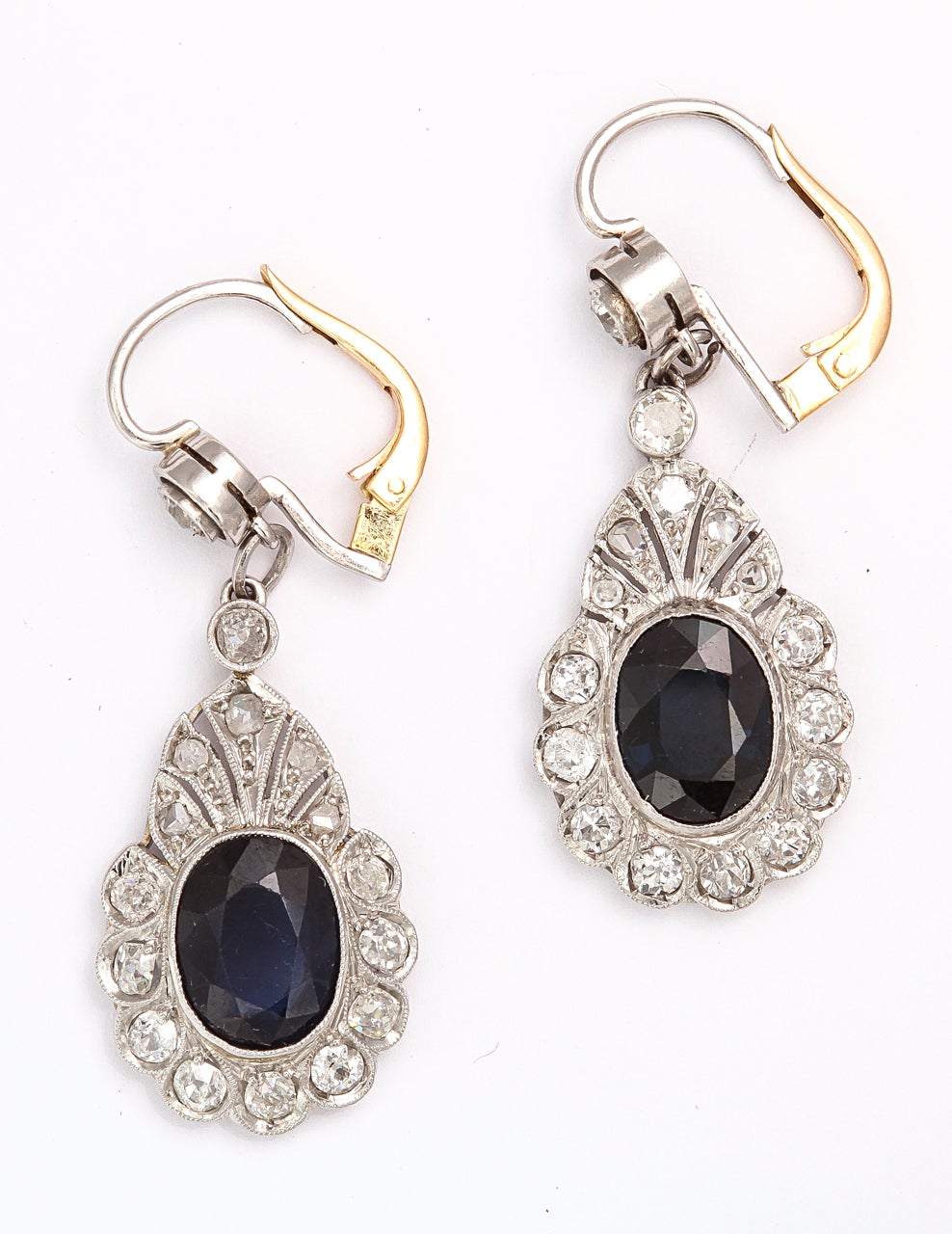 Art Deco Sapphire Diamond Drop Earrings In Excellent Condition In New York, NY