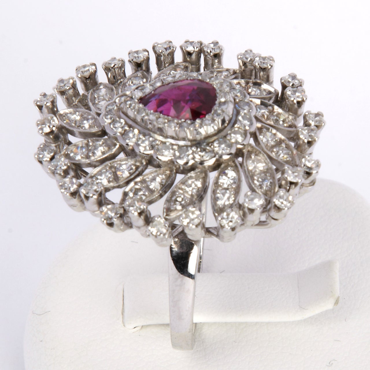 Ruby, diamonds, and white gold ring For Sale at 1stDibs