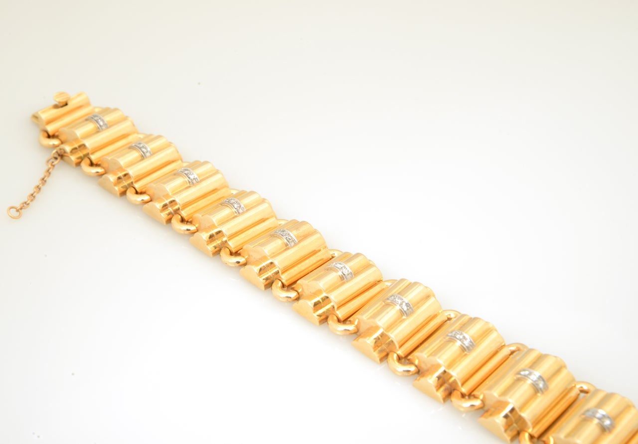 Pulsera Retro de Diamantes y Cúpula Estilizada de Oro de los Años 40 en venta 2