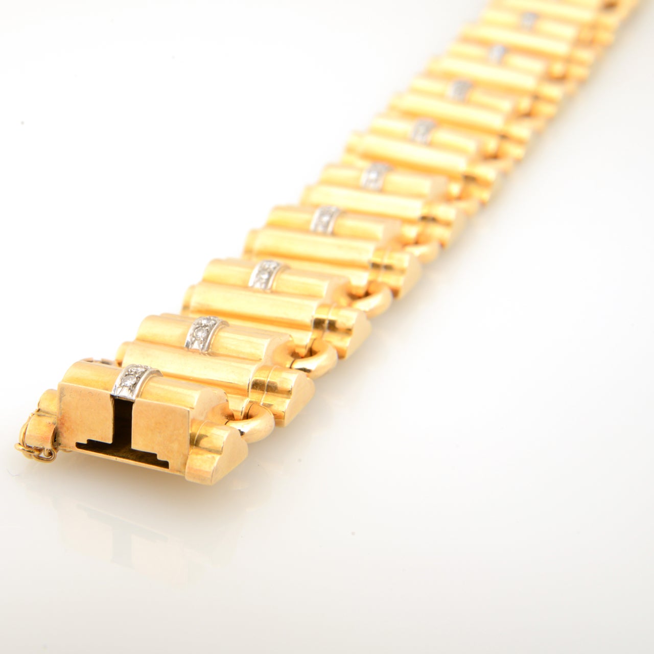 Fabulous Retro 1940s Wide Diamond and Gold Stylized Dome Bracelet For Sale 3