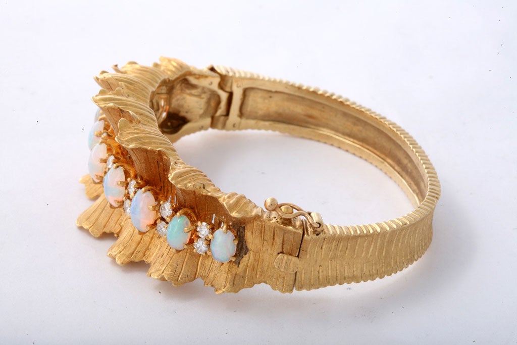 Bracelet en or, diamants et opales Pour femmes en vente