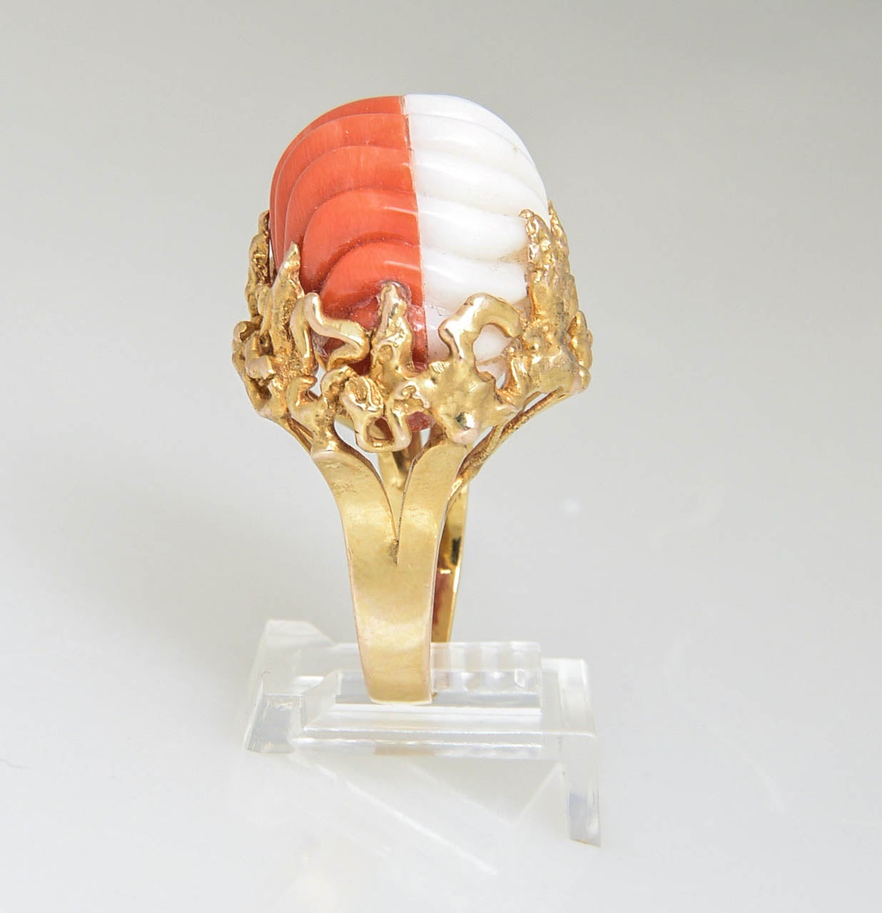 Women's 1960s Modernist Carved Two-Tone Coral Stylized Gold Ring For Sale