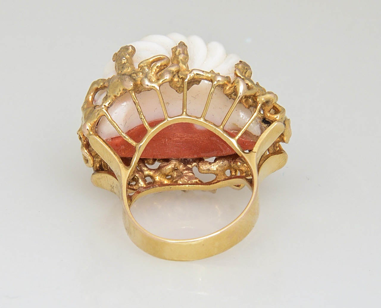 1960s Modernist Carved Two-Tone Coral Stylized Gold Ring For Sale 1