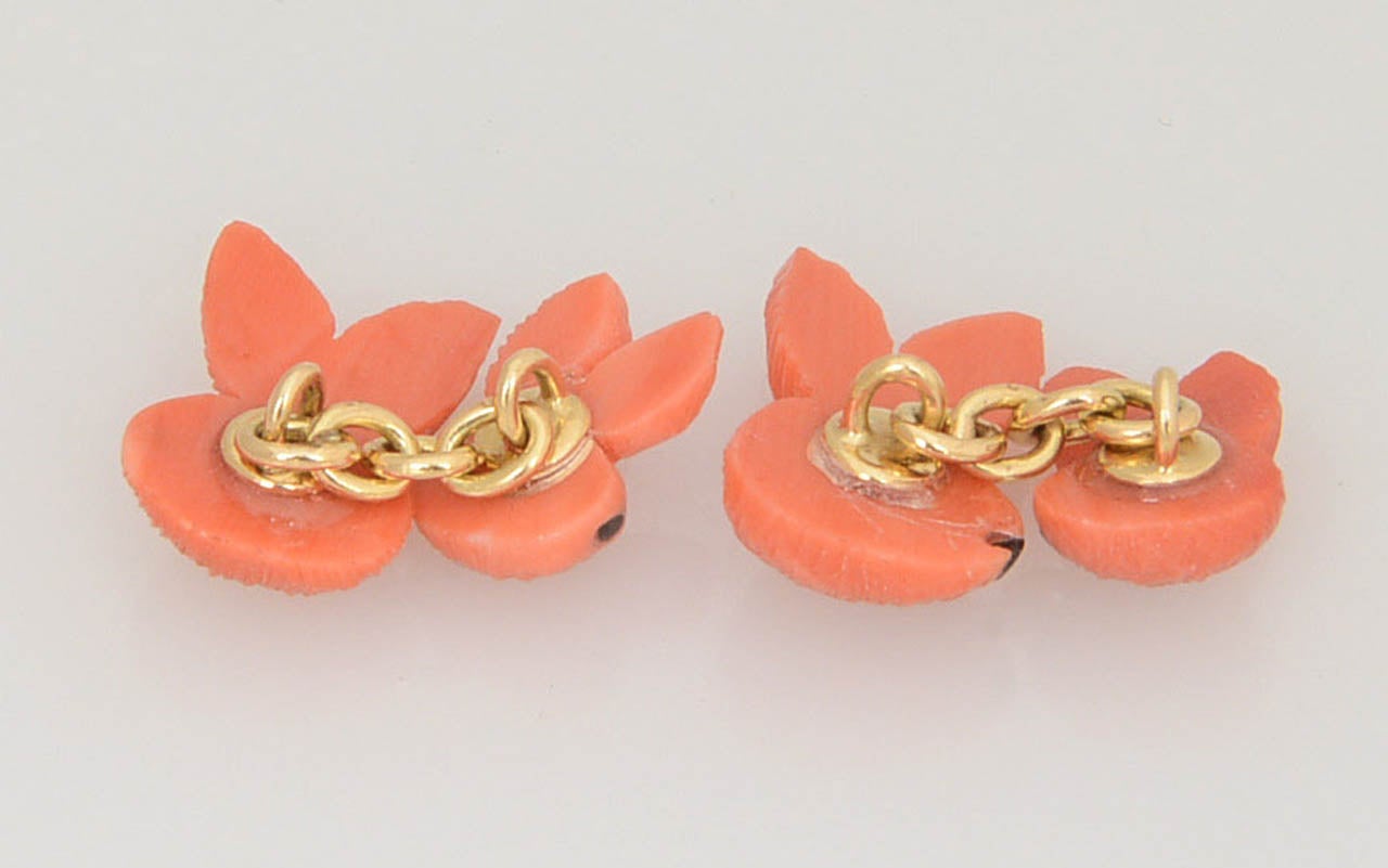 Italian Hand-Carved Coral Bunny Rabbit Gold Cufflinks In Excellent Condition In Miami Beach, FL