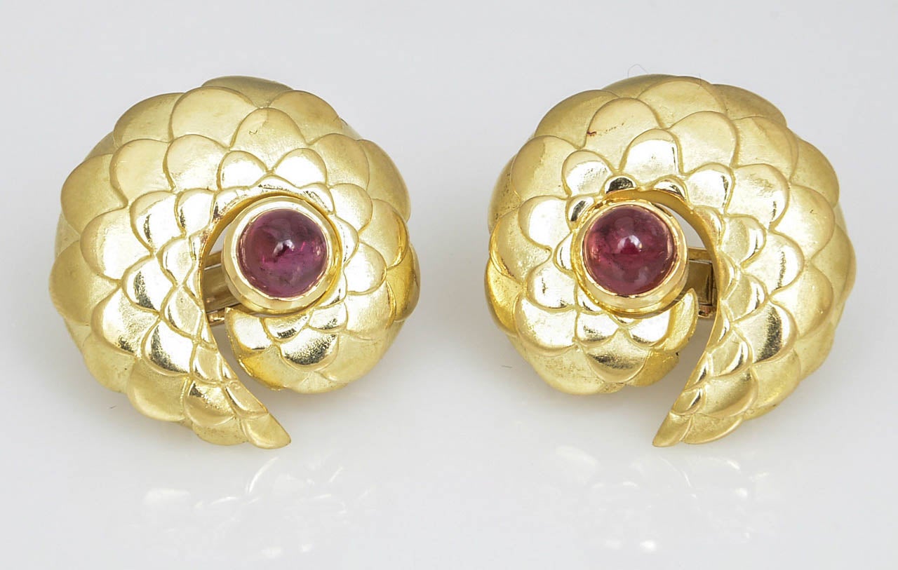 Judith Leiber Tourmaline Gold Dragon Scale Earrings In Excellent Condition For Sale In Miami Beach, FL