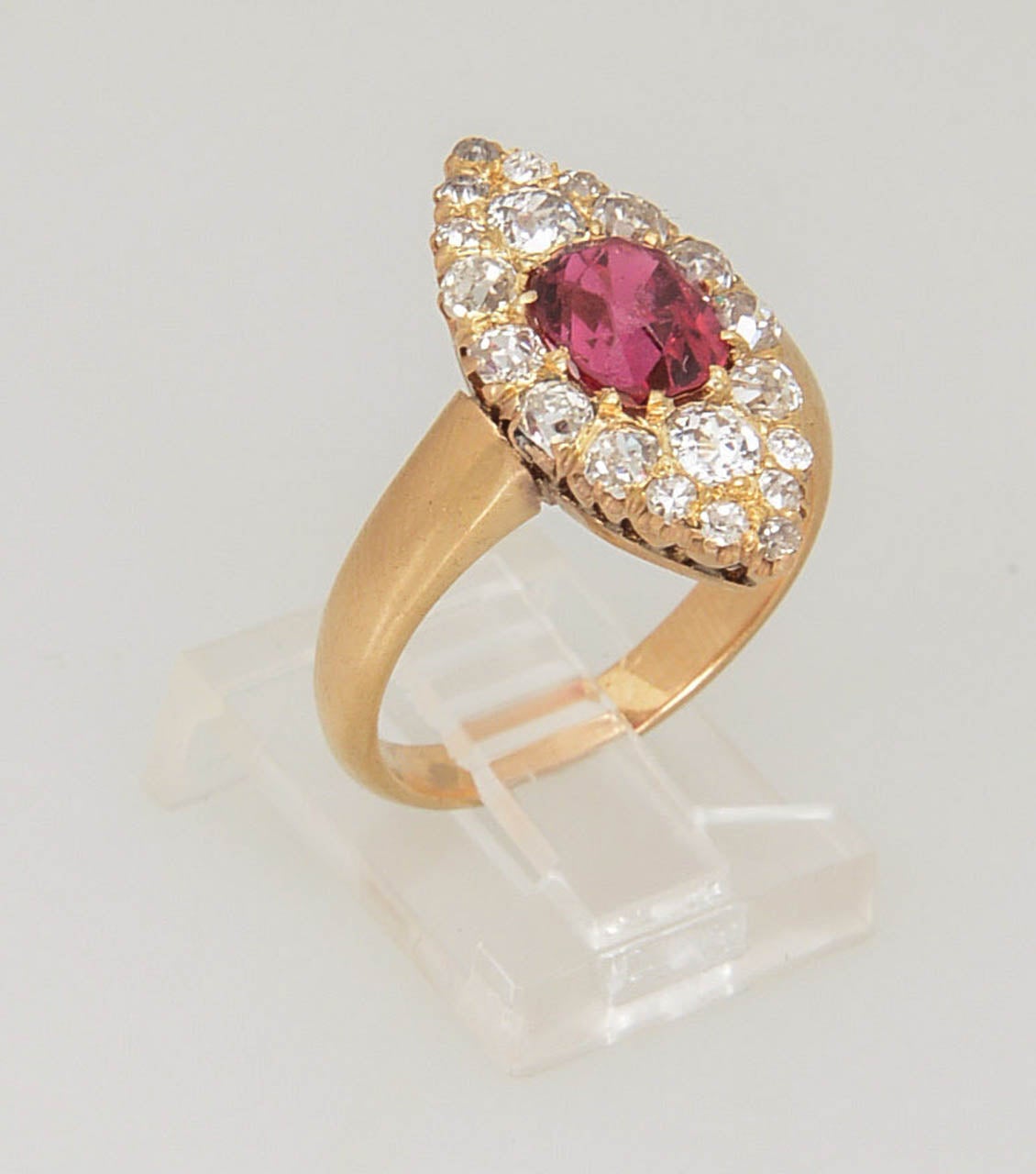 viktorianischer Navette-Ring mit Spinell und Diamant (Viktorianisch)