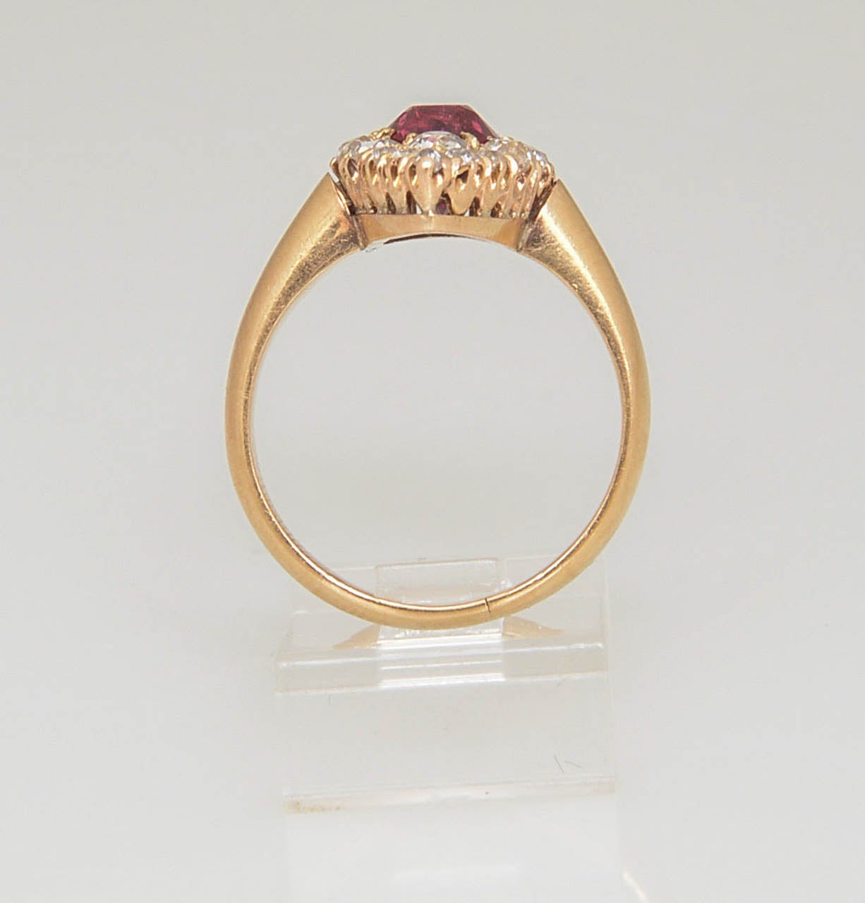 viktorianischer Navette-Ring mit Spinell und Diamant Damen