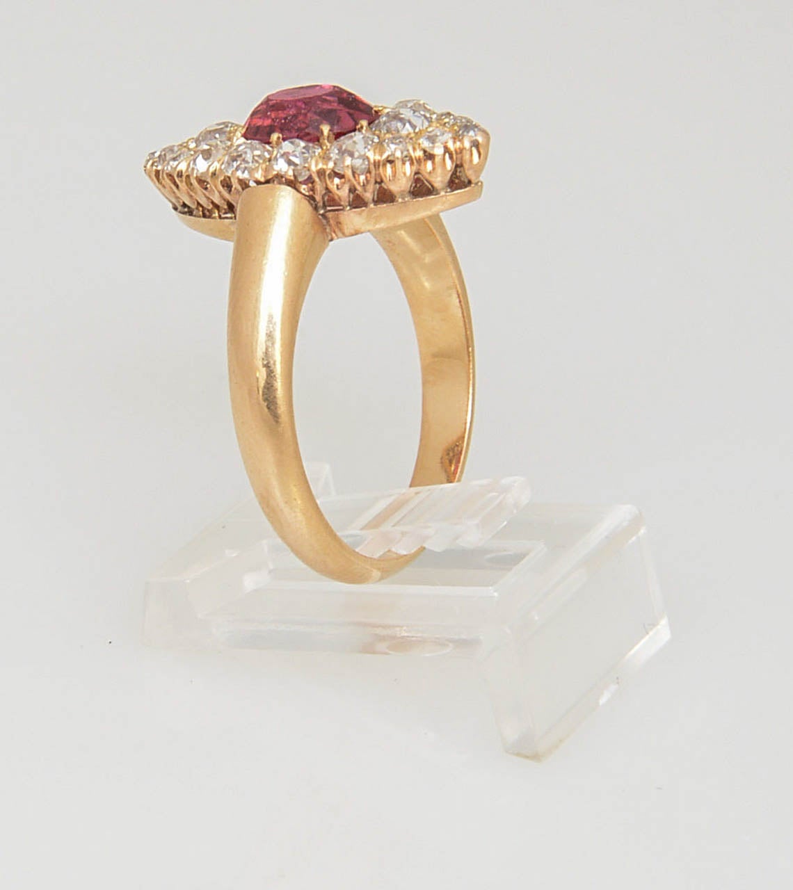 viktorianischer Navette-Ring mit Spinell und Diamant 1