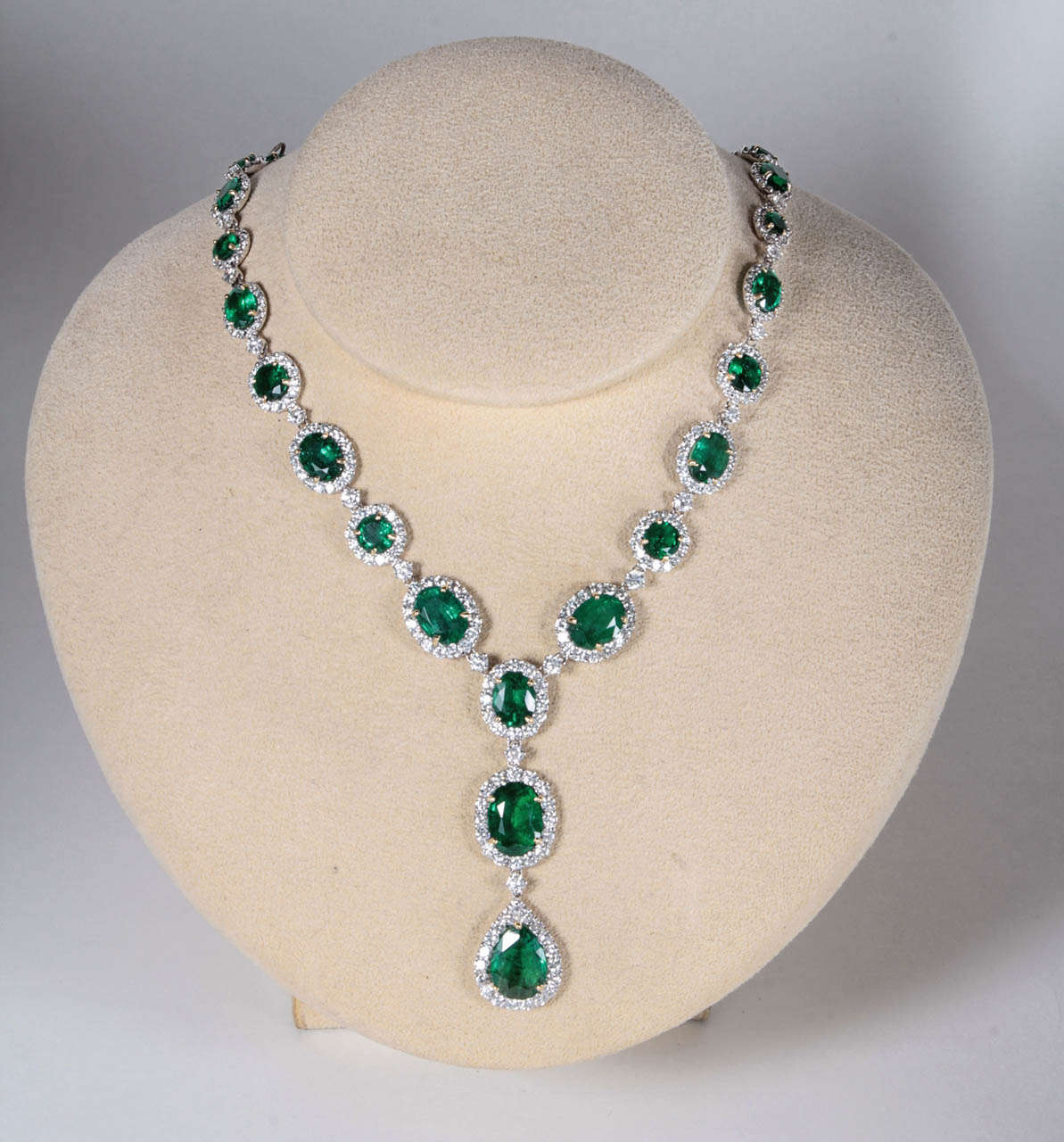 Emerald Diamond Gold Drop Necklace For Sale at 1stDibs