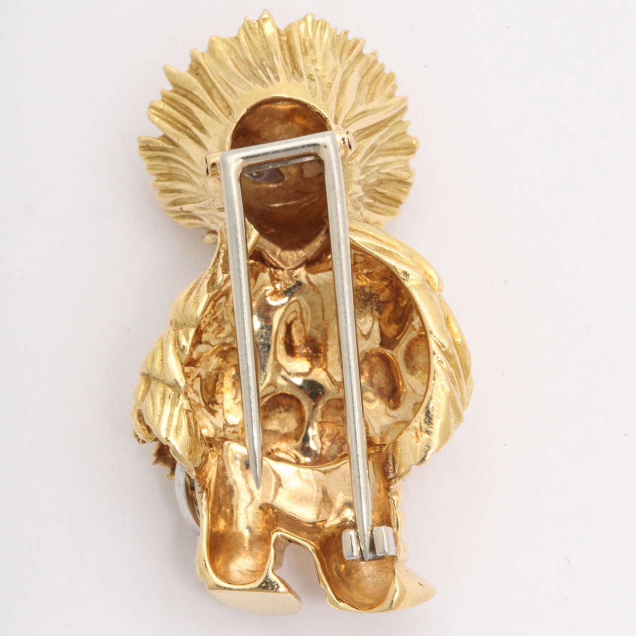 Women's 1950s Diamond Textured Gold Whimsical Eskimo Holding Fish Clip Brooch