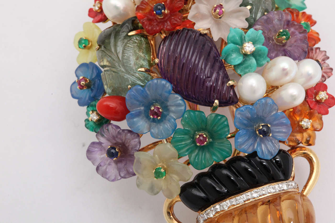 1980s Multi Gemstone Gold Tutti-Frutti Flower Basket In A Vase Brooch In Excellent Condition In New York, NY