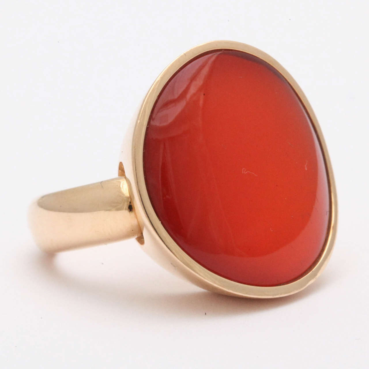Vhernier 18kt Yellow Gold Ring with moveable Shank set in Polished Carnelian