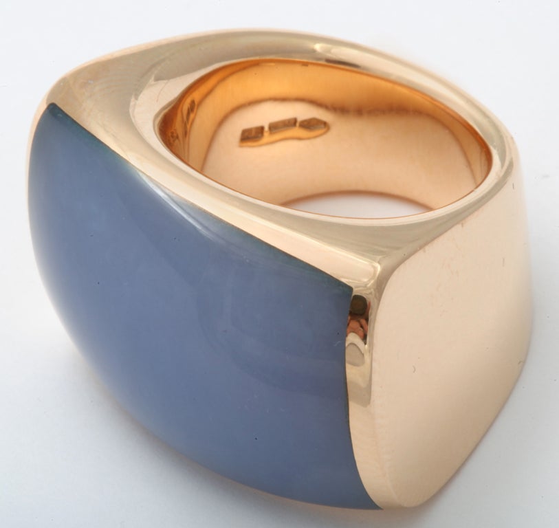 Vhernier Plateau Chalcedony & Gold Ring In Excellent Condition In New York, NY