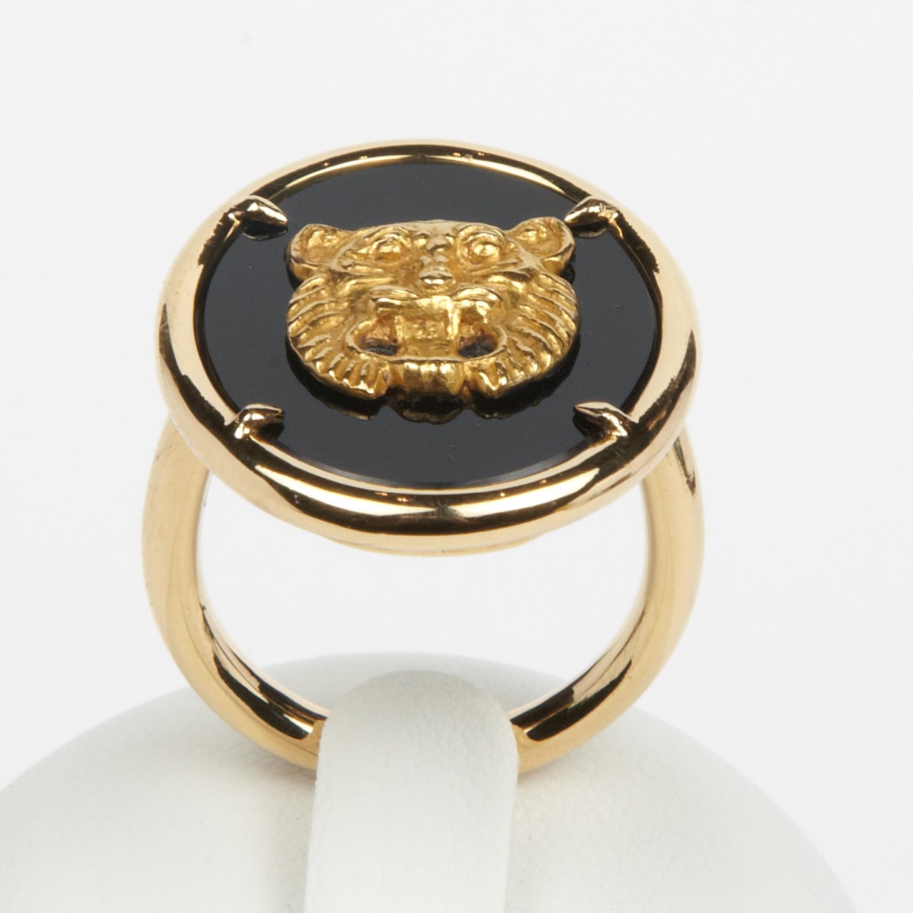 GOLD & ONYX RING WITH ANTIQUE LION HEAD 2
