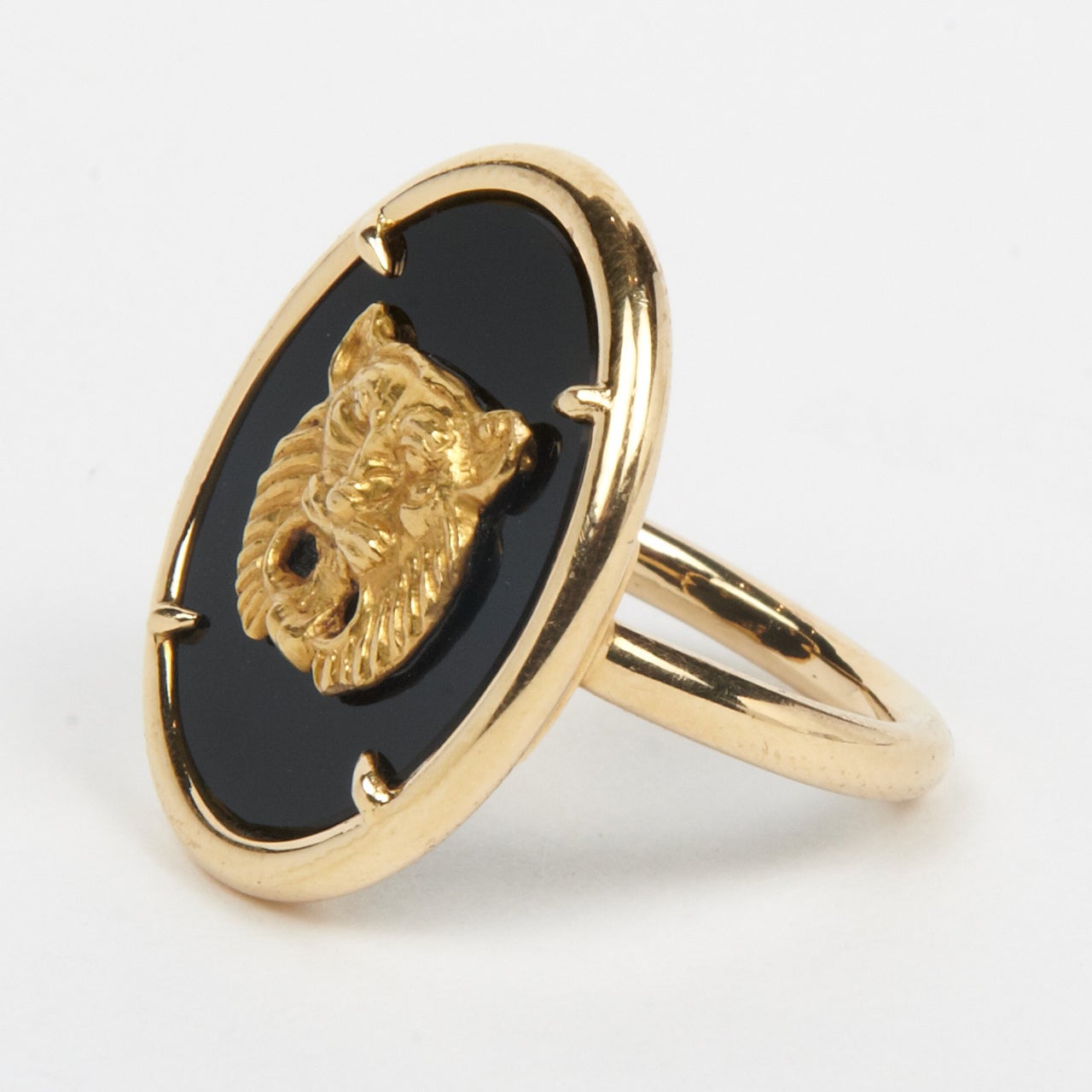 GOLD & ONYX RING WITH ANTIQUE LION HEAD 3