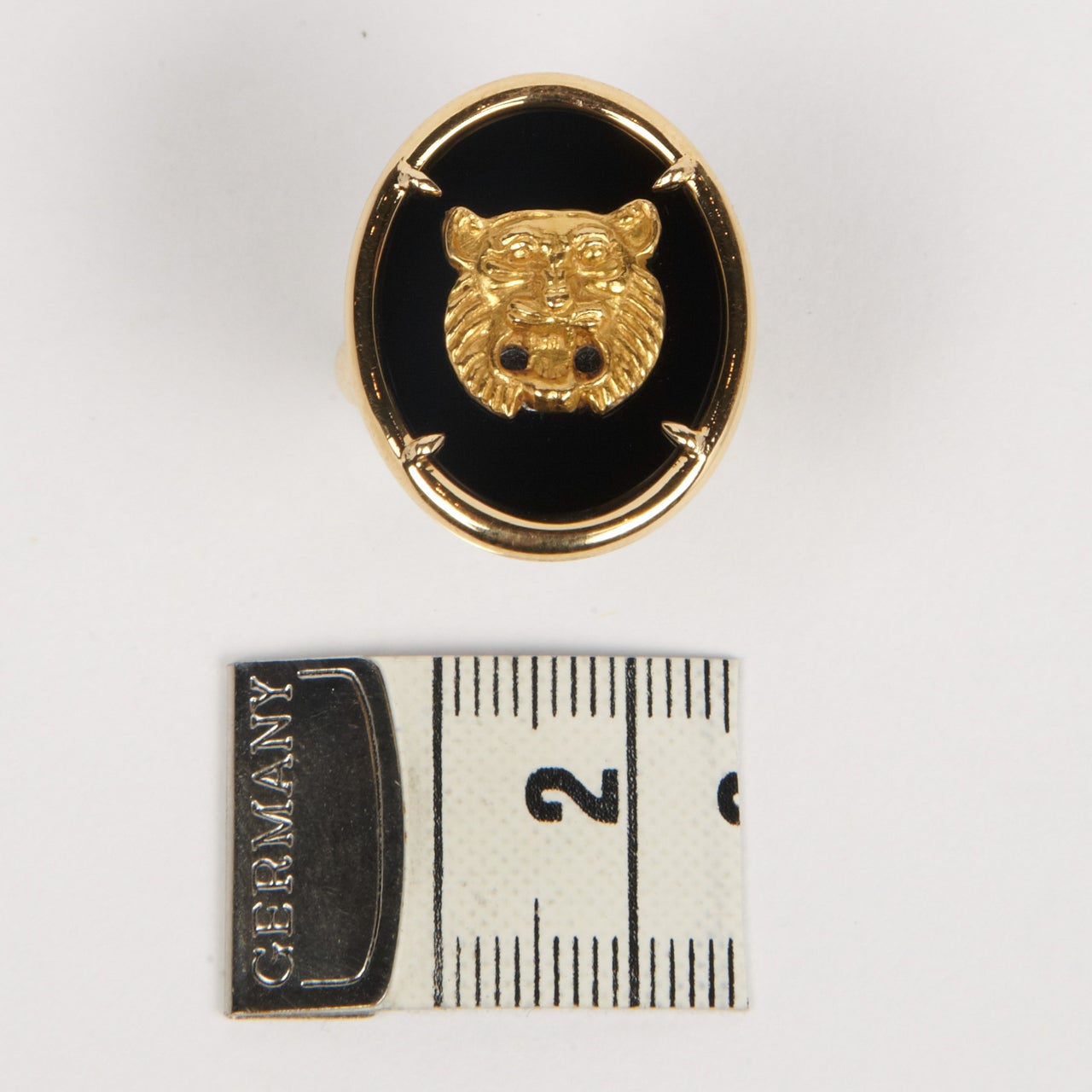GOLD & ONYX RING WITH ANTIQUE LION HEAD 5