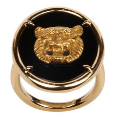 GOLD & ONYX RING WITH ANTIQUE LION HEAD