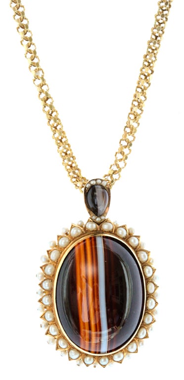 The fine quality of the natural pearl and banded agate locket made me stopped me in my tracks when in London.. The border glows with the luster of natural pearls in their tiara settings of high carat gold. A large convex natural agate is set center
