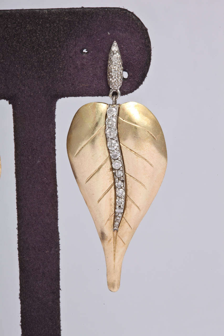 Diamond Leaf Earrings In Excellent Condition For Sale In New York, NY