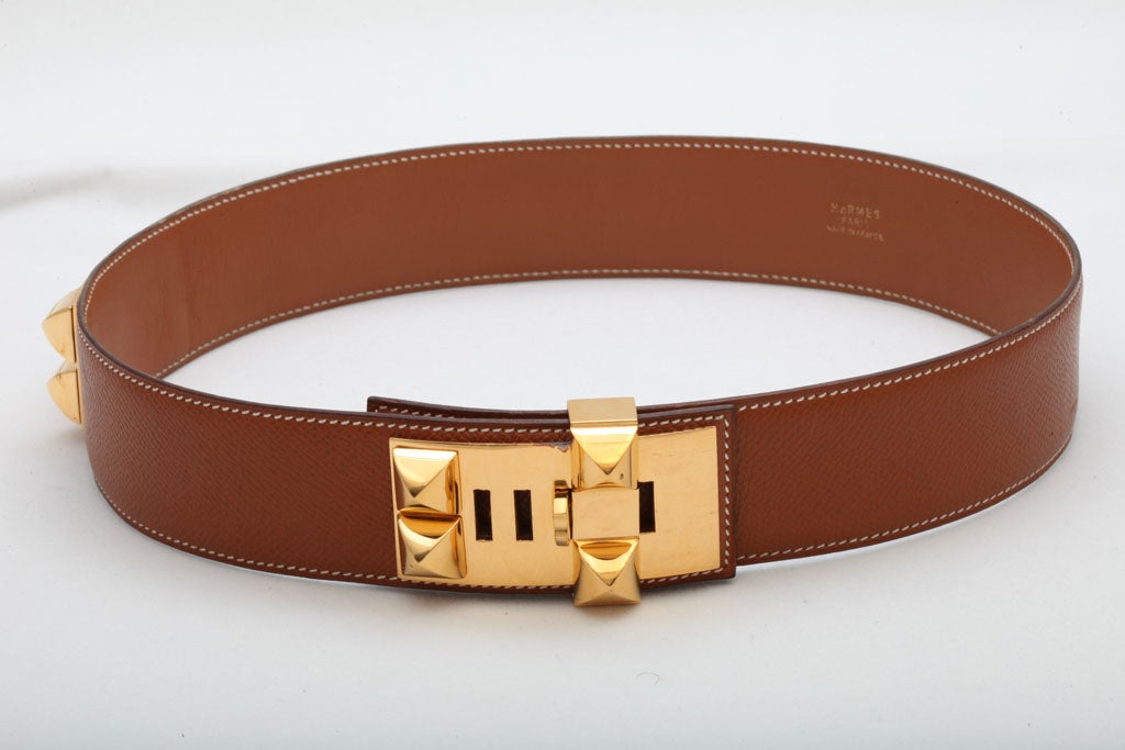 Very rare Hermes Collier de Chien belt in brown(gold) with gold hardware from 1990.
Size 65, fits between 24.5- 26 inches. 
Blind stamp : T in circle