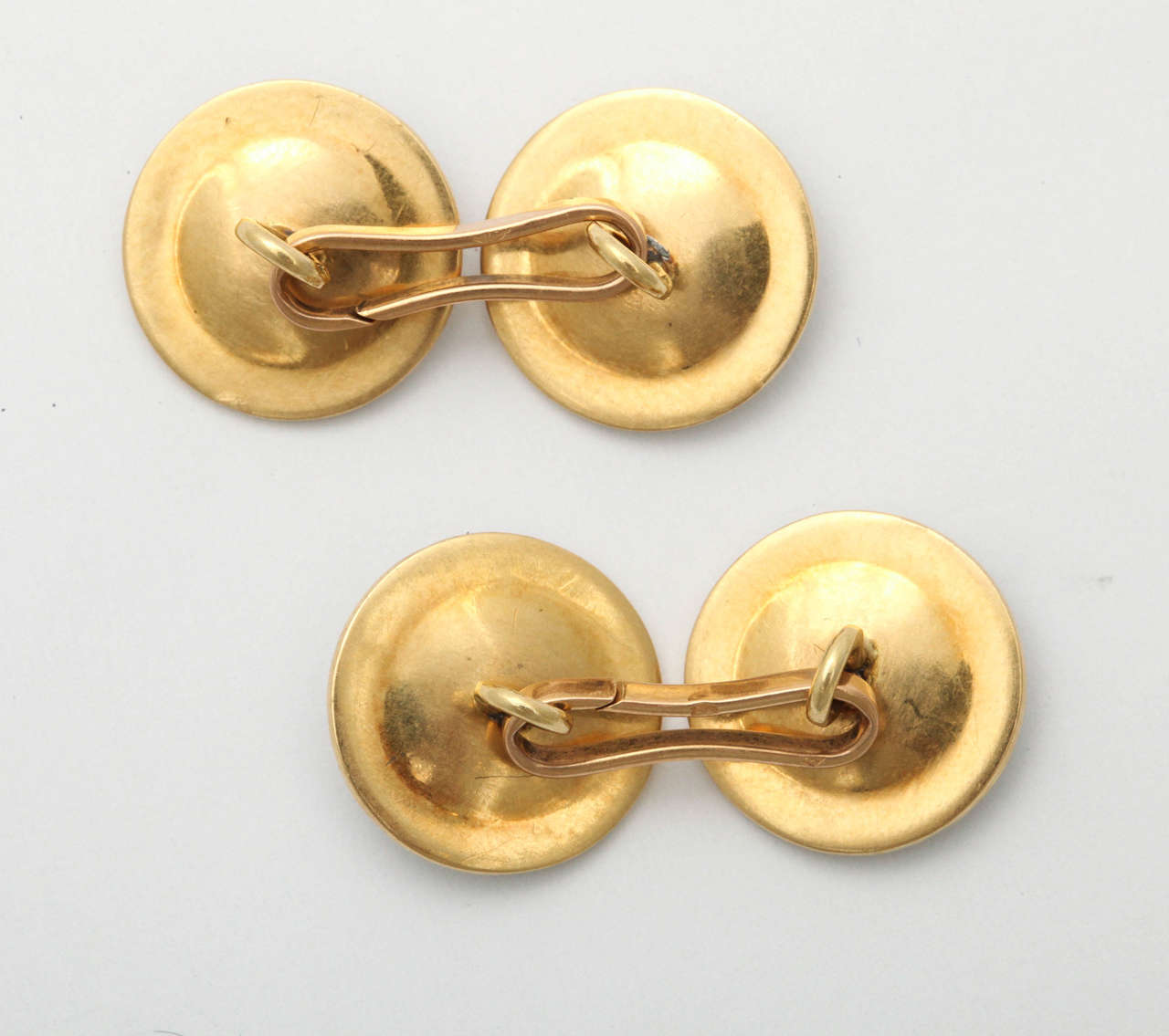 French Pearl Two Color 18k Gold Cufflinks, Paris, 1960s In Good Condition For Sale In St. Catharines, ON
