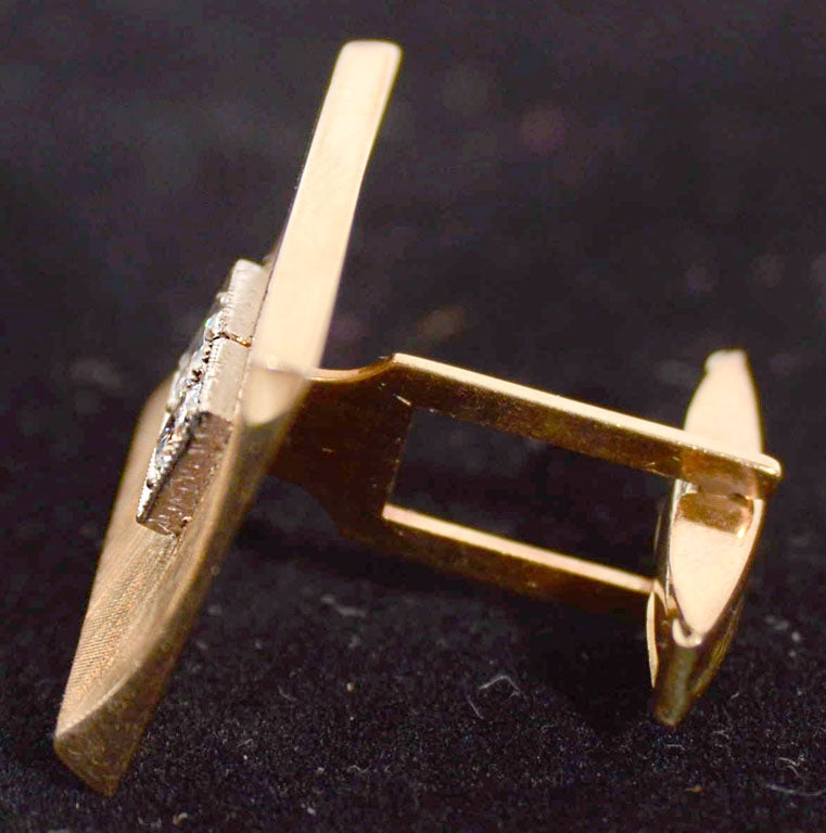 Pair of Gold Cufflinks with Diamonds In Excellent Condition For Sale In New York, NY