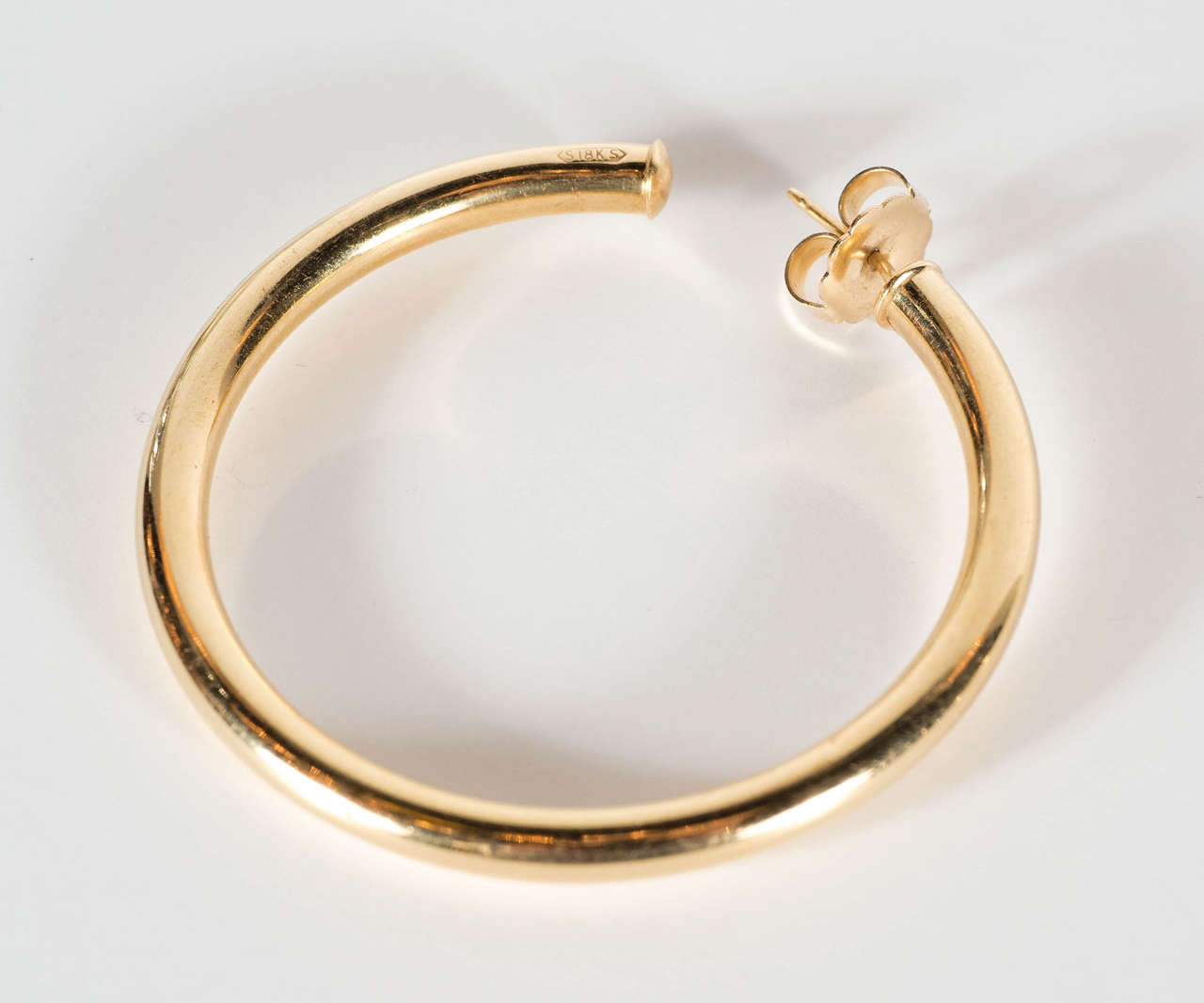 Sculptural Modernist Gold Hoop Earrings In Excellent Condition In New York, NY