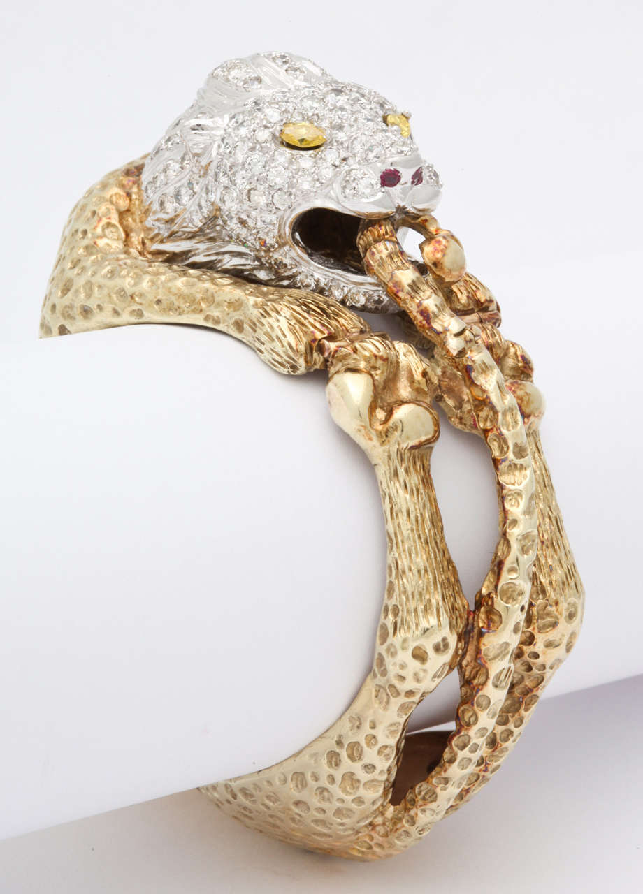 Fancy Yellow Diamond Ruby Gold Lion Animal Bangle Bracelet In Excellent Condition For Sale In New York , NY