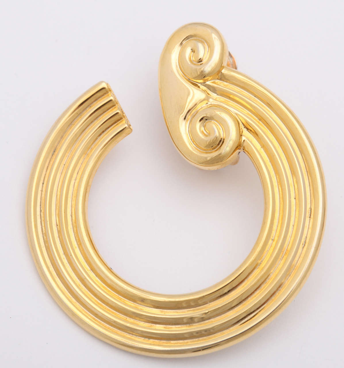 costume gold earrings