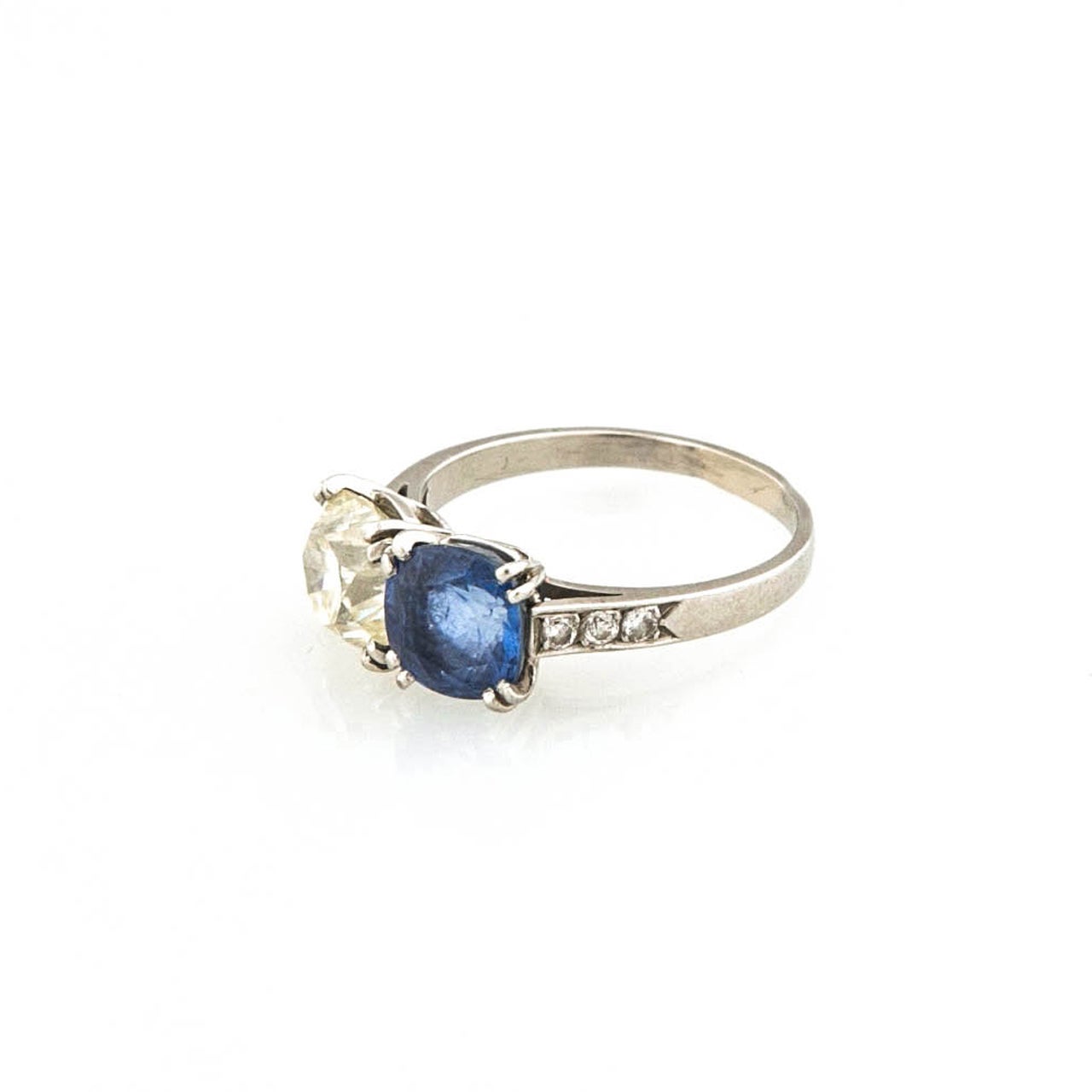 Ceylon Blue Sapphire And Diamond Ring