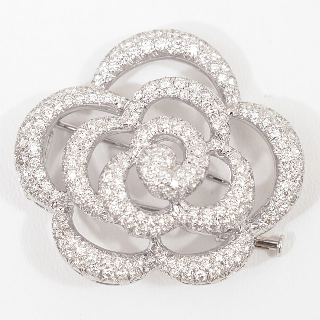Van Cleef & Arpels Flower Clip-Brooch In Excellent Condition In NY, NY