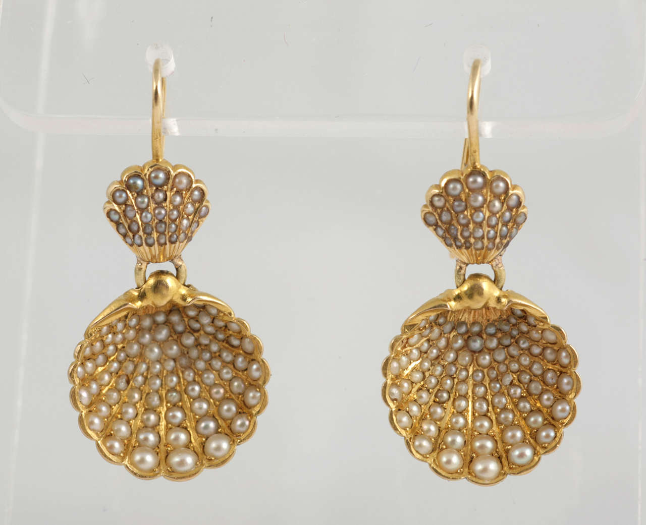 Pearl Shell earrings. For Sale 1