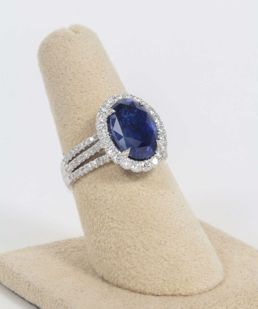 Women's Certified Royal Blue Sapphire Diamond Ring For Sale