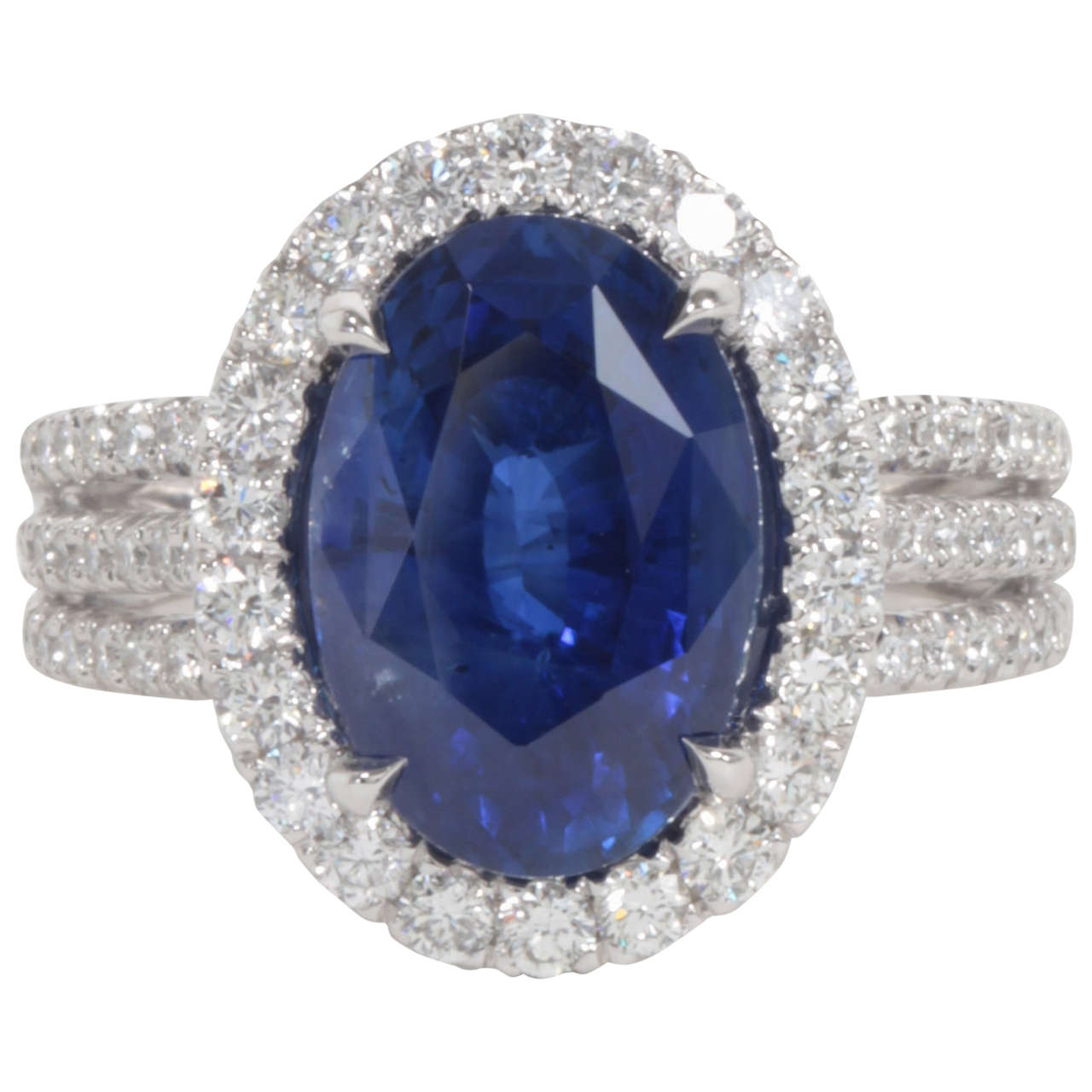 Bague en saphir bleu royal certifié et diamant en vente