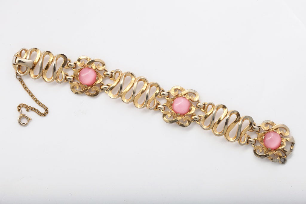 Schiaparelli Bracelet et boucles d'oreilles en or et pierres roses Excellent état - En vente à Stamford, CT