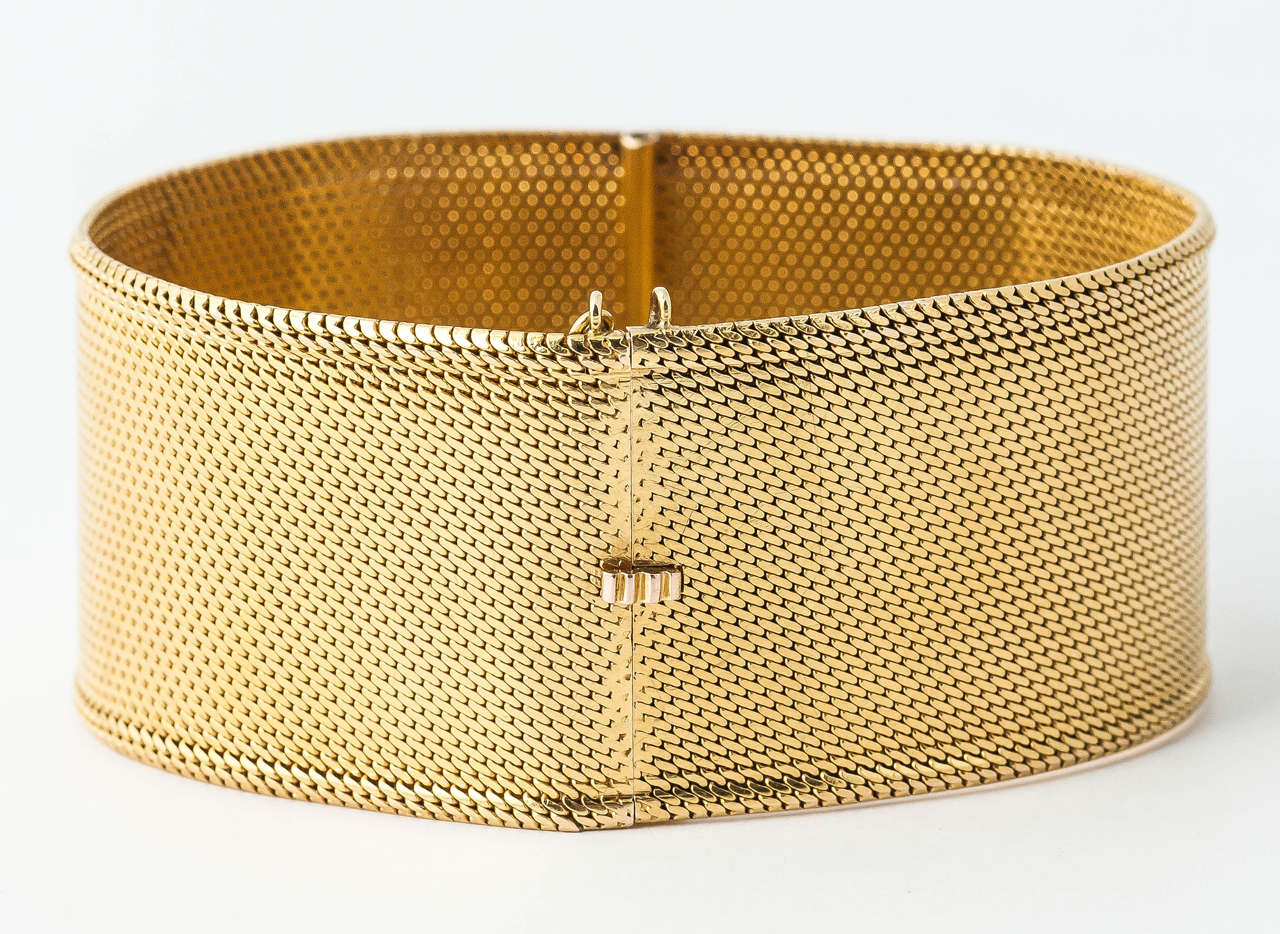 19th Century Wide Woven Gold Bracelet In Excellent Condition In London, GB