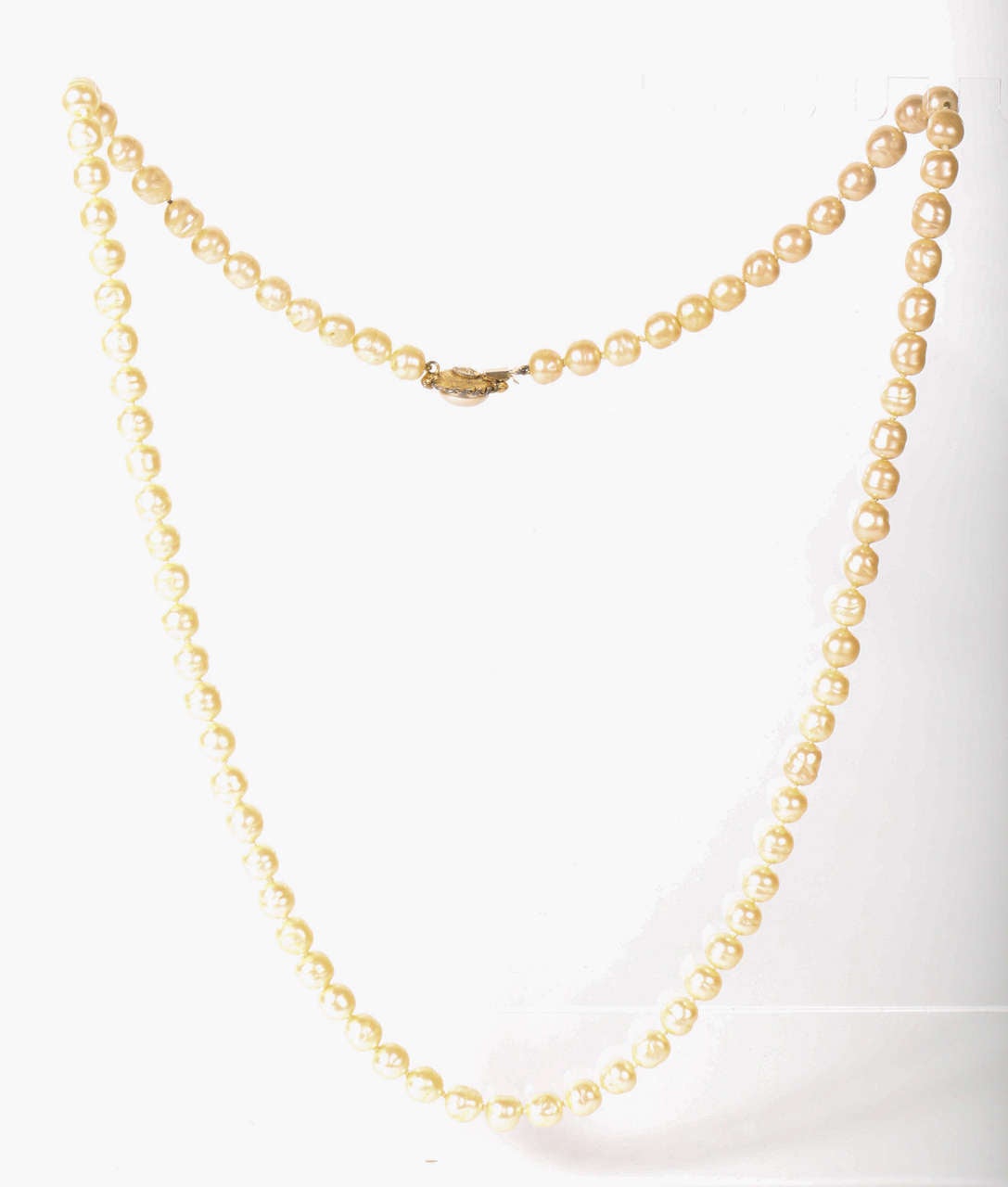 Women's Chanel Pearl Necklace with Clasp