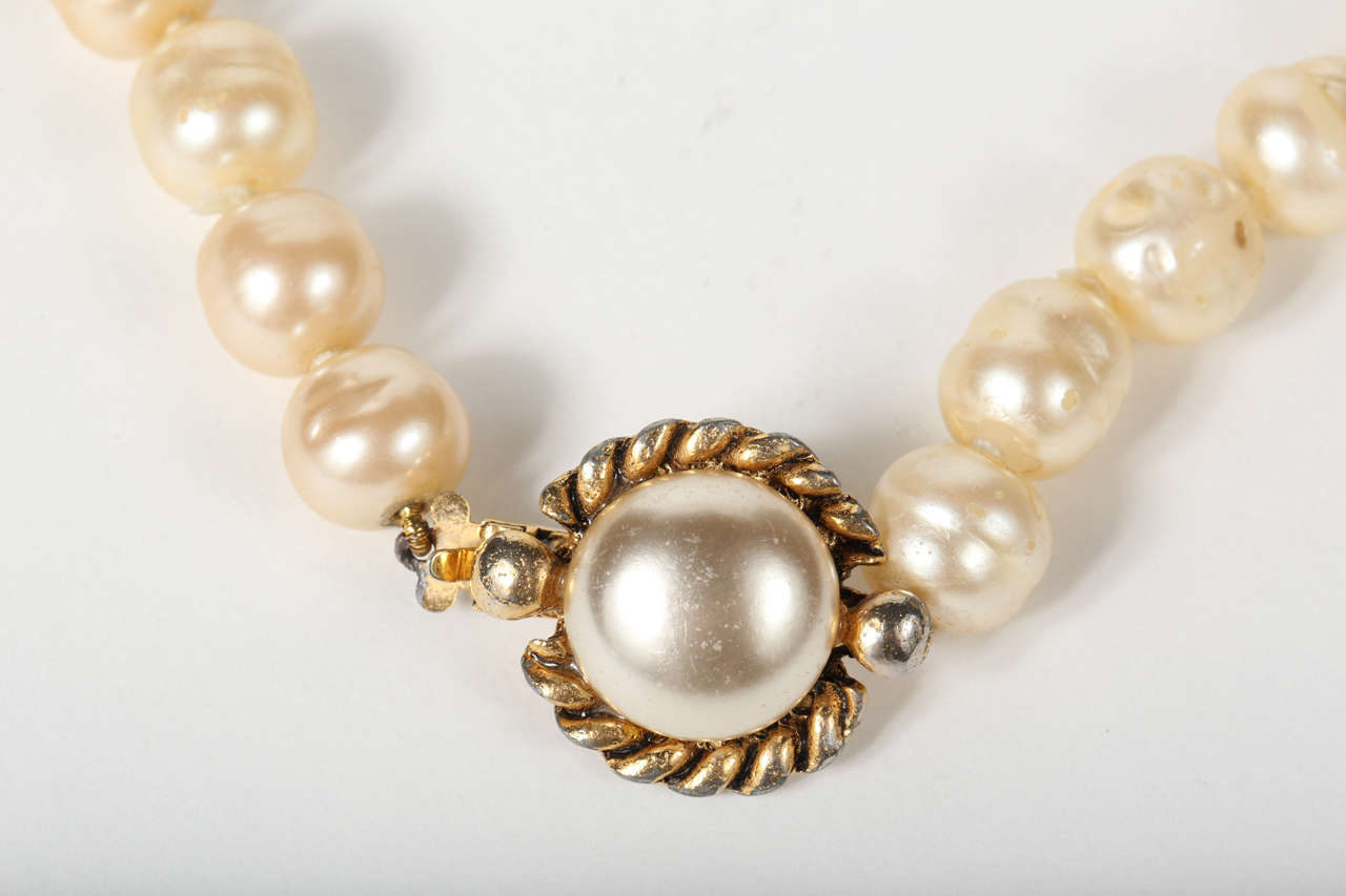 Chanel Pearl Necklace with Clasp 3