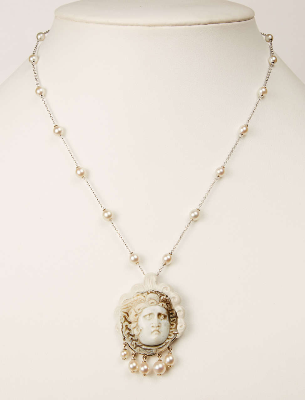 Roman Medusa Cameo Necklace For Sale 4