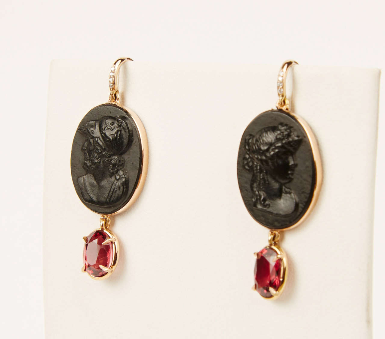 Earrings with Antique Black Cameos and Spinels In Excellent Condition In Paris, IDF