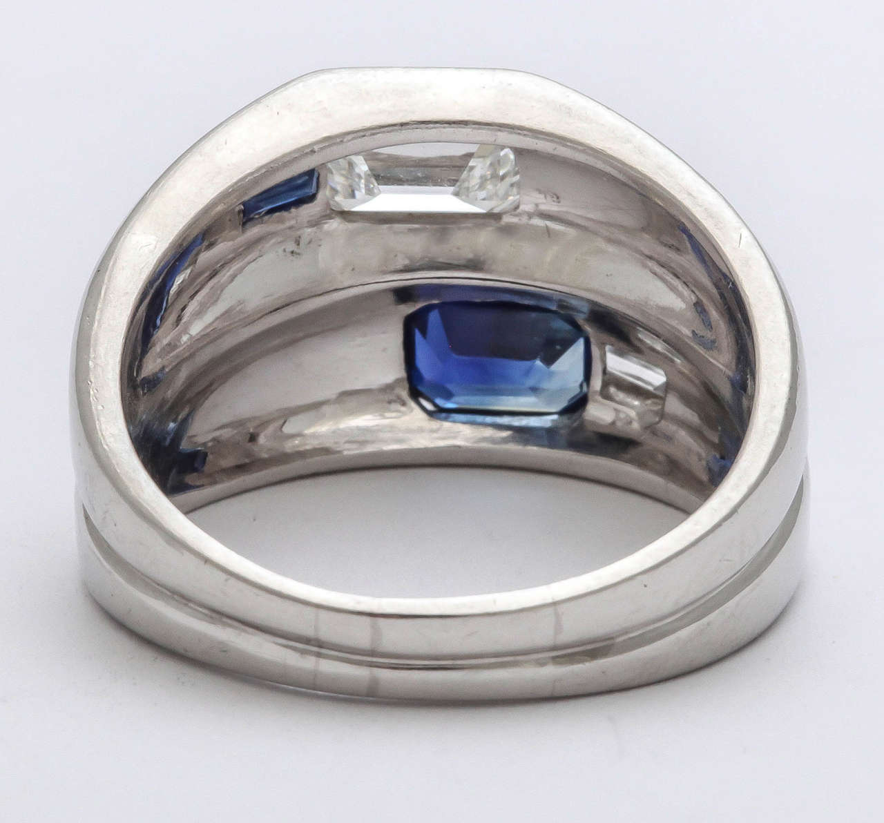 Diamant im Art-Déco-Stil  Doppelter Platin mit Saphir  Bandband (Asscher-Schliff) im Angebot