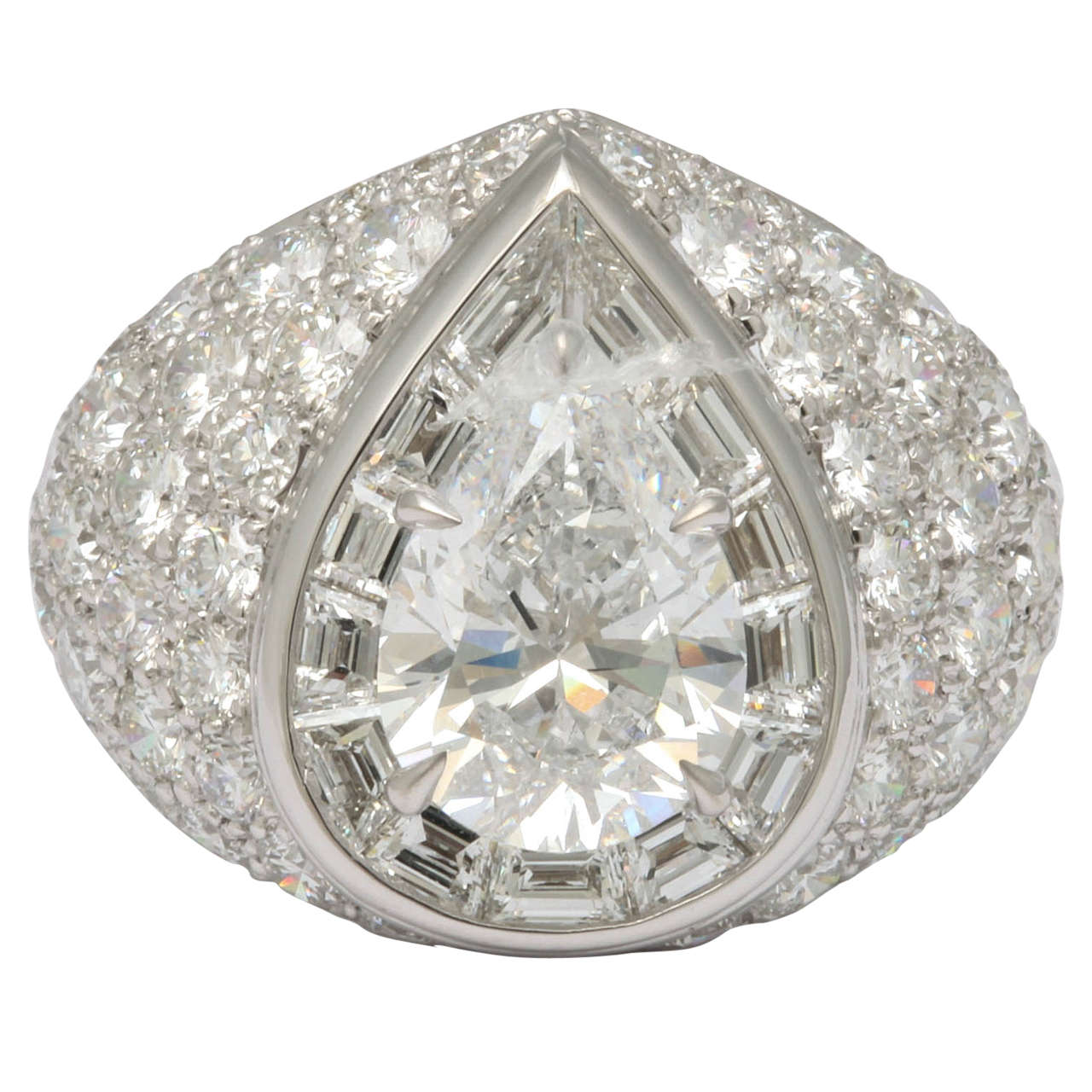 Prächtiger birnenförmiger Diamant-Ring in Tropfenform im Angebot