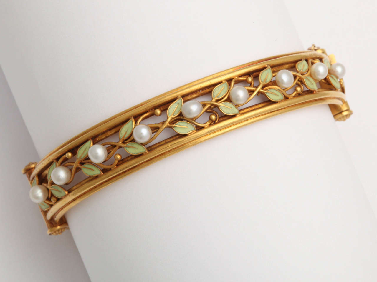 Arts and Crafts Enamel Pearl 18k Gold Bangle Bracelet, circa 1910 In Good Condition In St. Catharines, ON