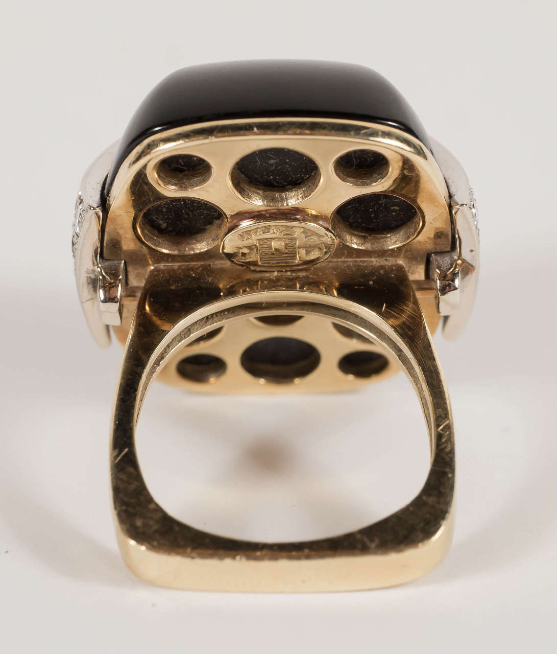 Strong and Bold 1970s La Triomphe Black Onyx Diamond Gold Ring In Excellent Condition In New York, NY