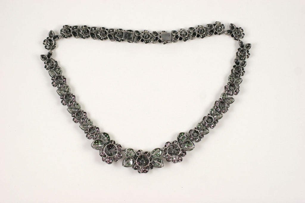 Diamond floral necklace set in black gold For Sale 1