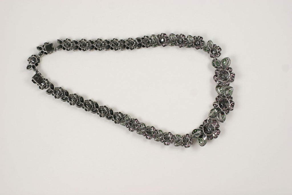 Diamond floral necklace set in black gold For Sale 2