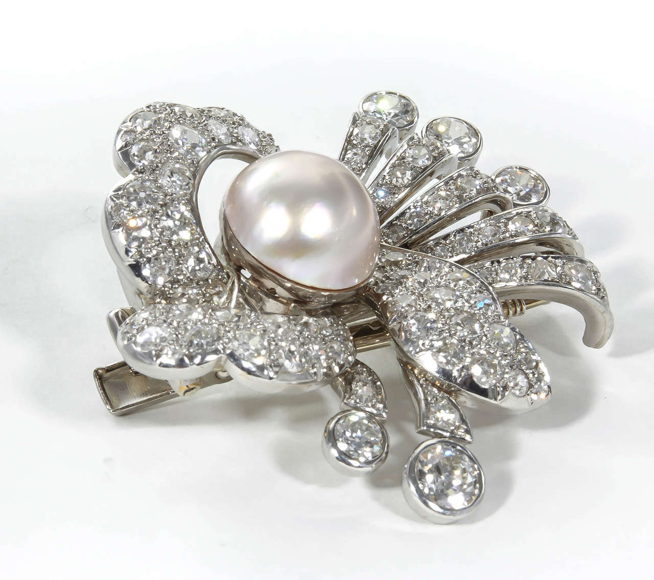 Pièce de cheveux ou broche en platine avec perles et diamants, années 1930 Neuf - En vente à New York, NY