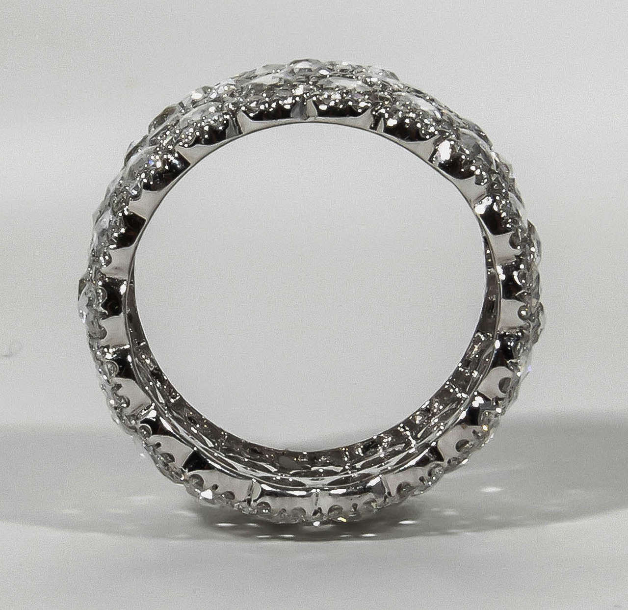 Einzigartiger breiter Rosen- und Vollschliff-Diamantbandring im Zustand „Neu“ im Angebot in New York, NY